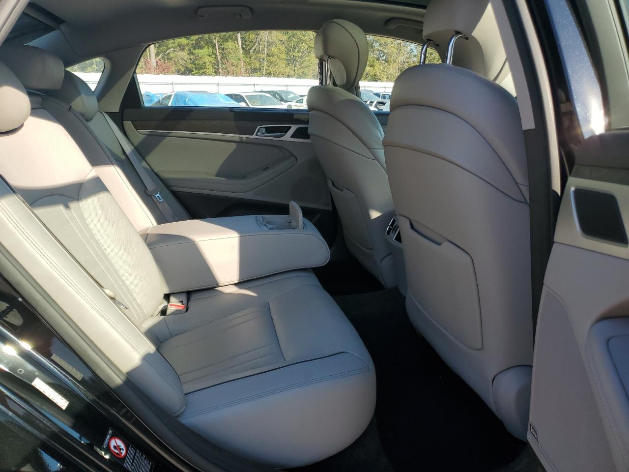 2015 Hyundai Genesis 3.8L VIN: KMHGN4JE4FU093555 Lot: 91871935