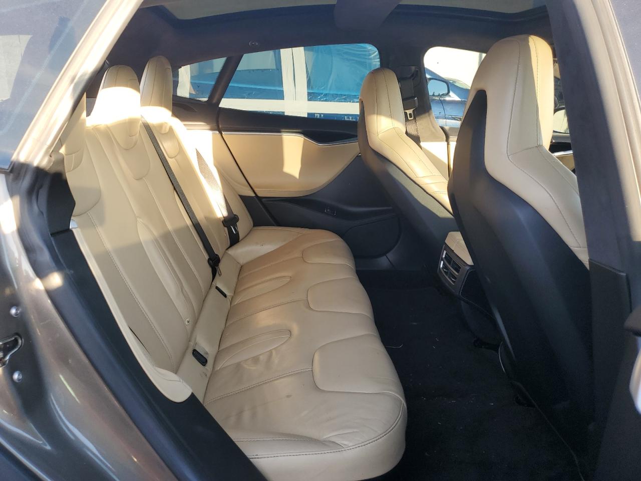 2016 Tesla Model S VIN: 5YJSA1E18GF152715 Lot: 90947915