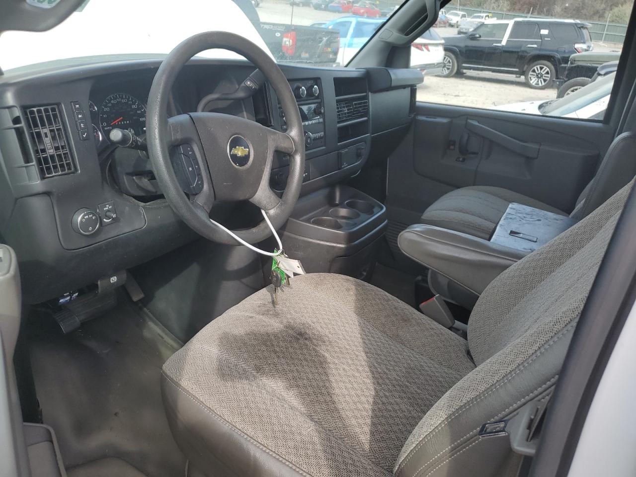 2017 Chevrolet Express G2500 Delivery Van VIN: 1GCWGAFF8H1318753 Lot: 92692435