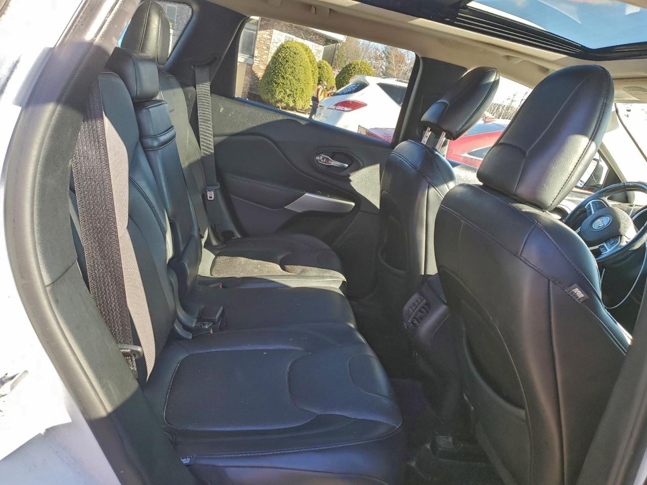 2018 Jeep Cherokee Overland VIN: 1C4PJMJX0JD543504 Lot: 94303535