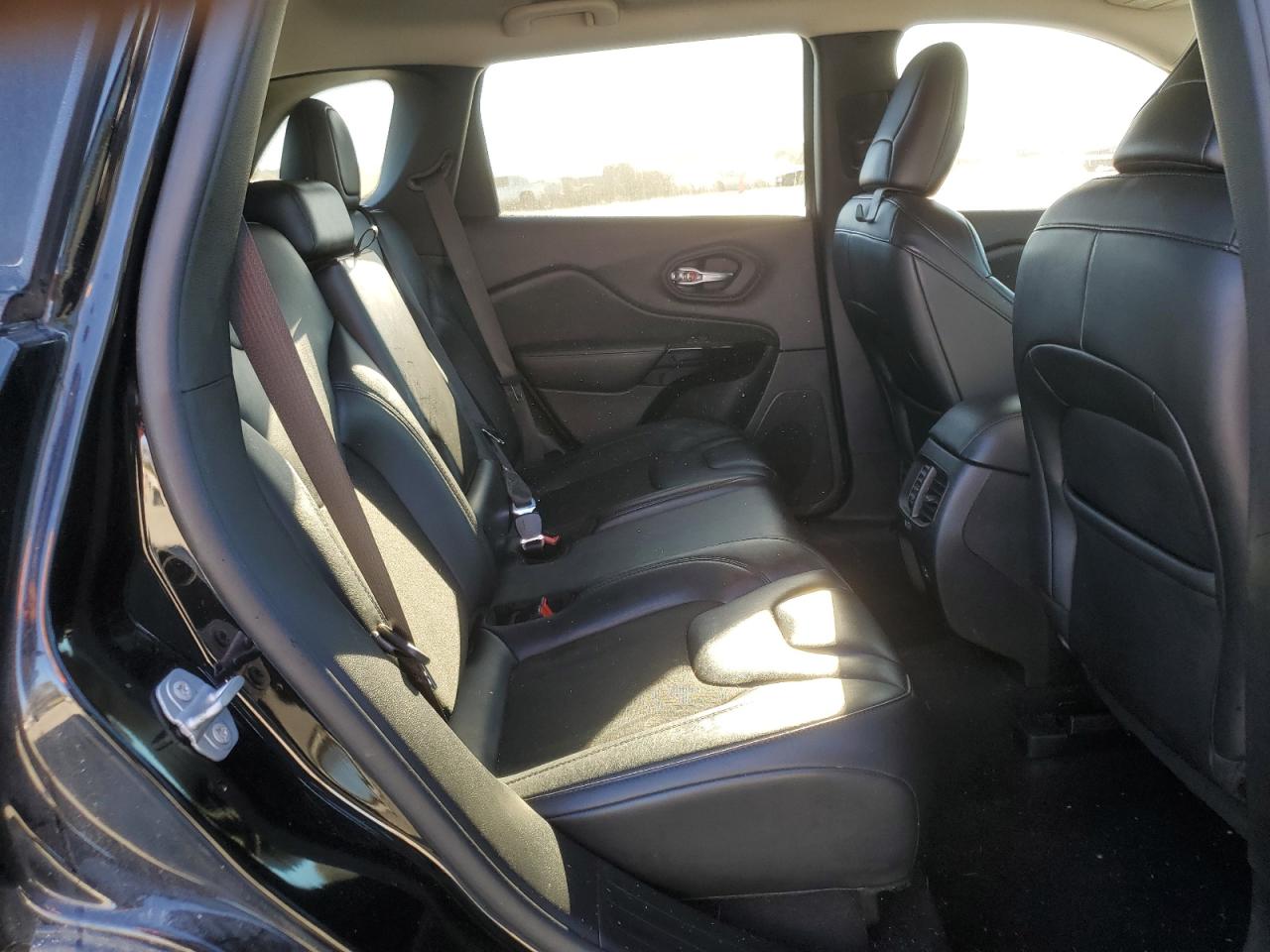 2021 Jeep Cherokee Latitude Plus VIN: 1C4PJLLB1MD215122 Lot: 90886515