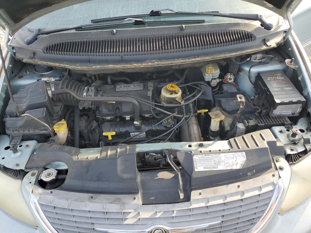 2002 Chrysler Town & Country Limited VIN: 2C8GP64L52R613496 Lot: 92884045