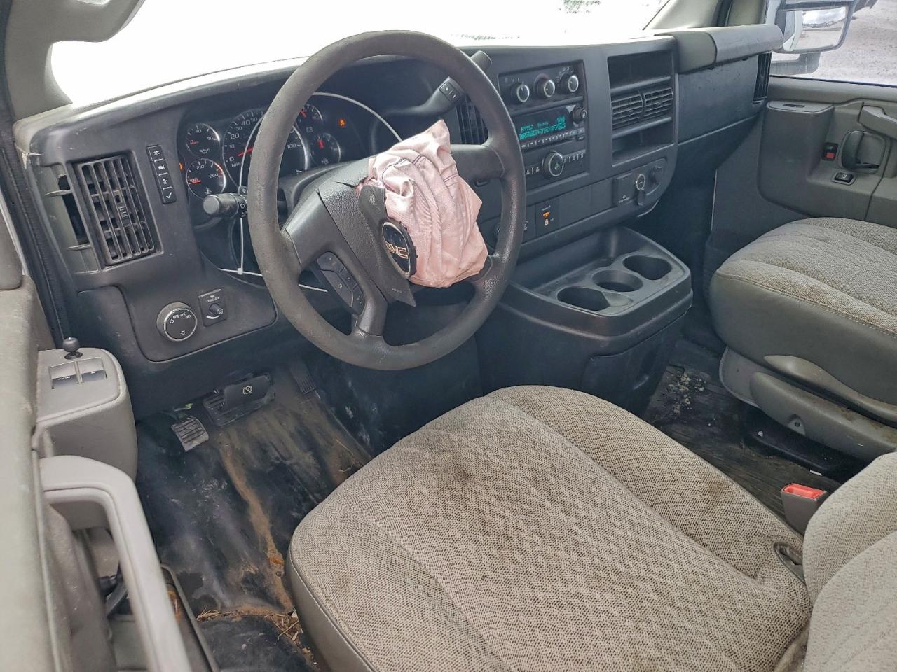 2017 GMC Savana Cutaway G3500 VIN: 1GD07RFG1H1123747 Lot: 93907365