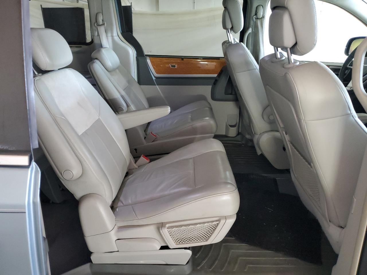 2010 Chrysler Town & Country Limited VIN: 2A4RR7DX4AR334143 Lot: 91277005