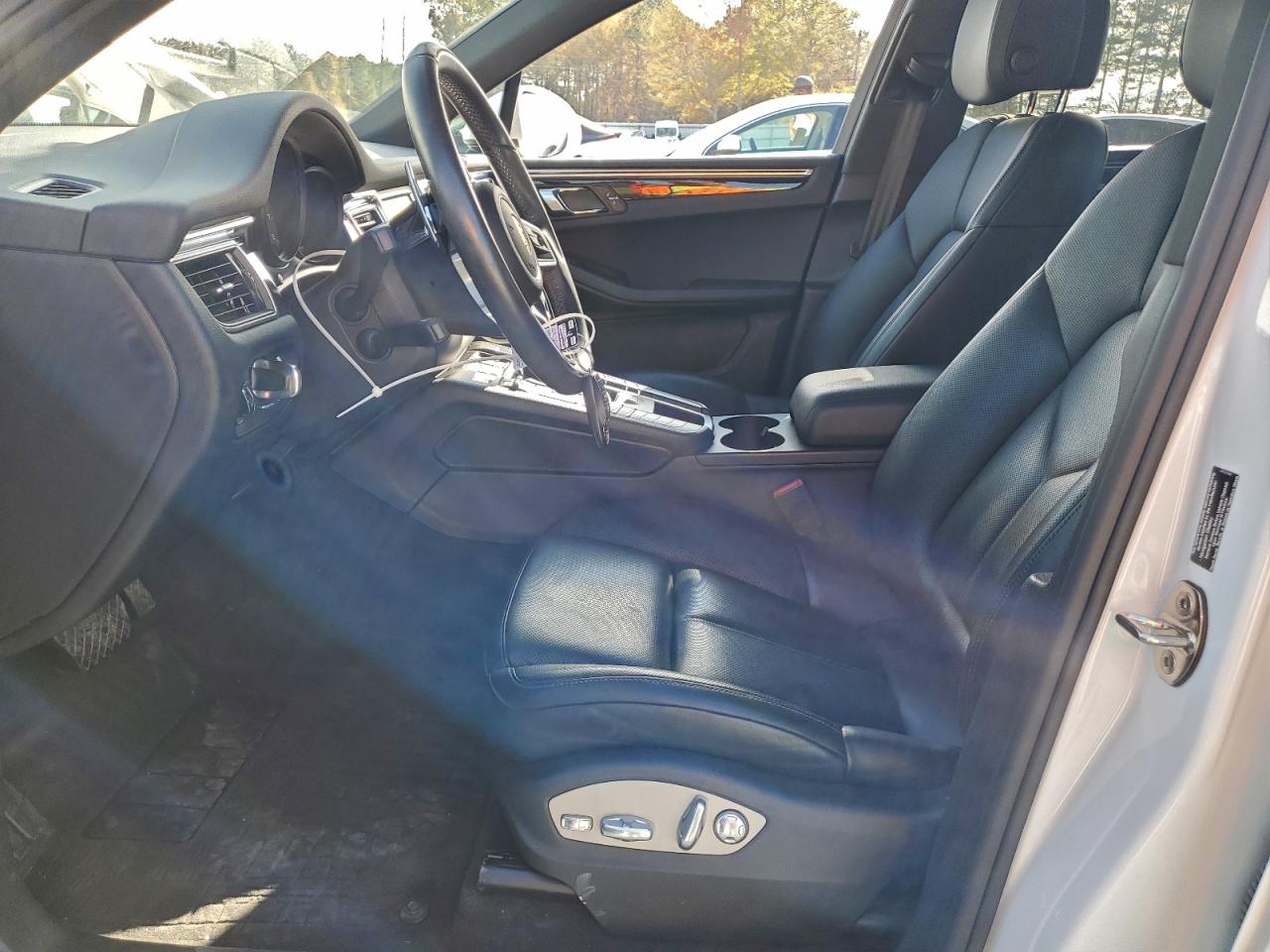 2016 Porsche Macan S VIN: WP1AB2A55GLB53484 Lot: 92941505