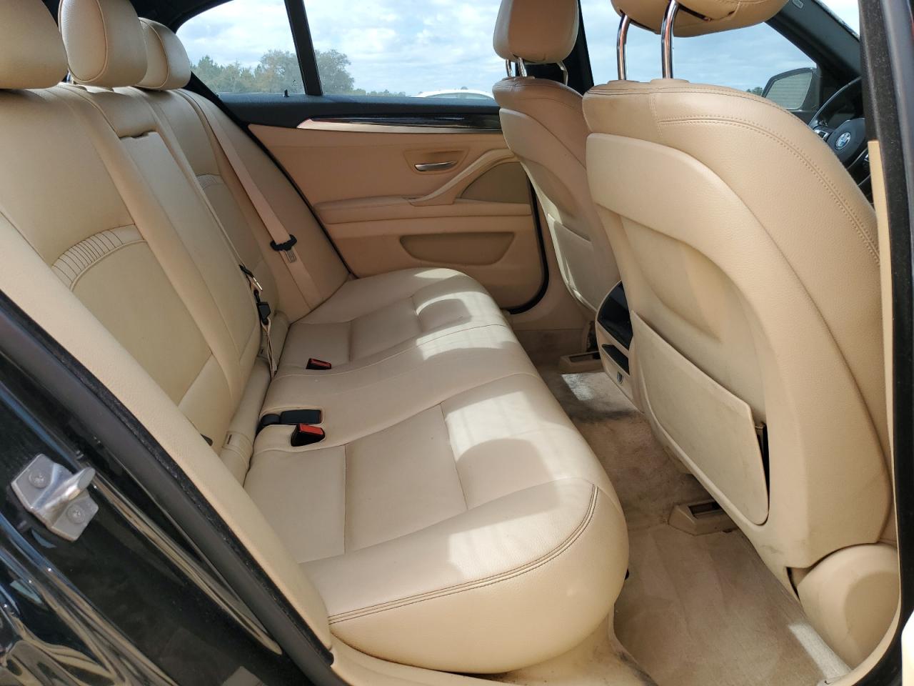 Фото: WBA5B1C50FG126448