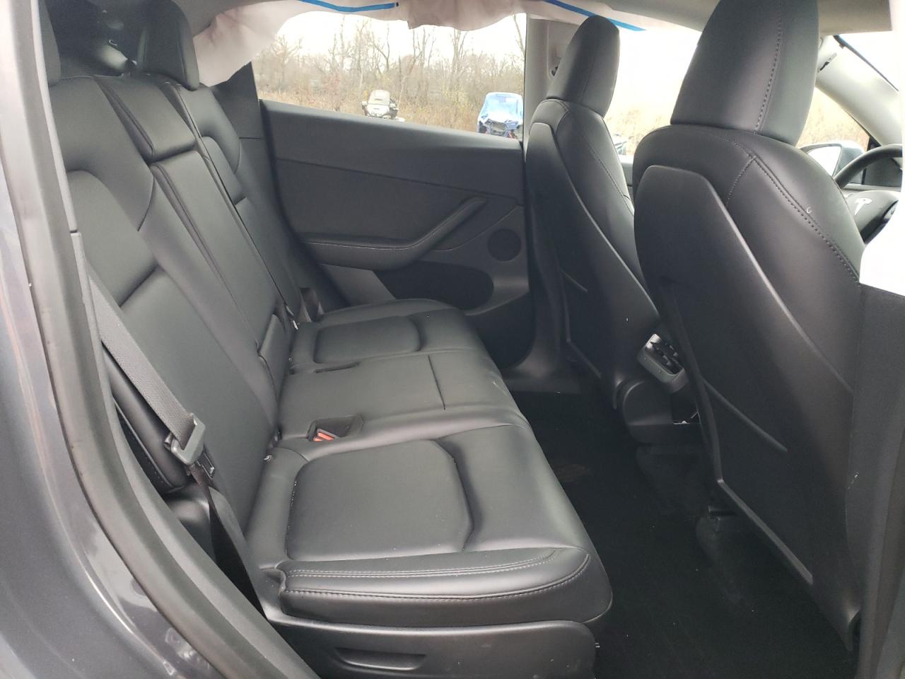 2023 Tesla Model Y VIN: 7SAYGAEE3PF690592 Lot: 92982685