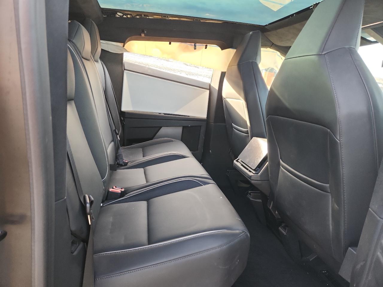 2024 Tesla Cybertruck VIN: 7G2CEHED1RA015995 Lot: 93077935