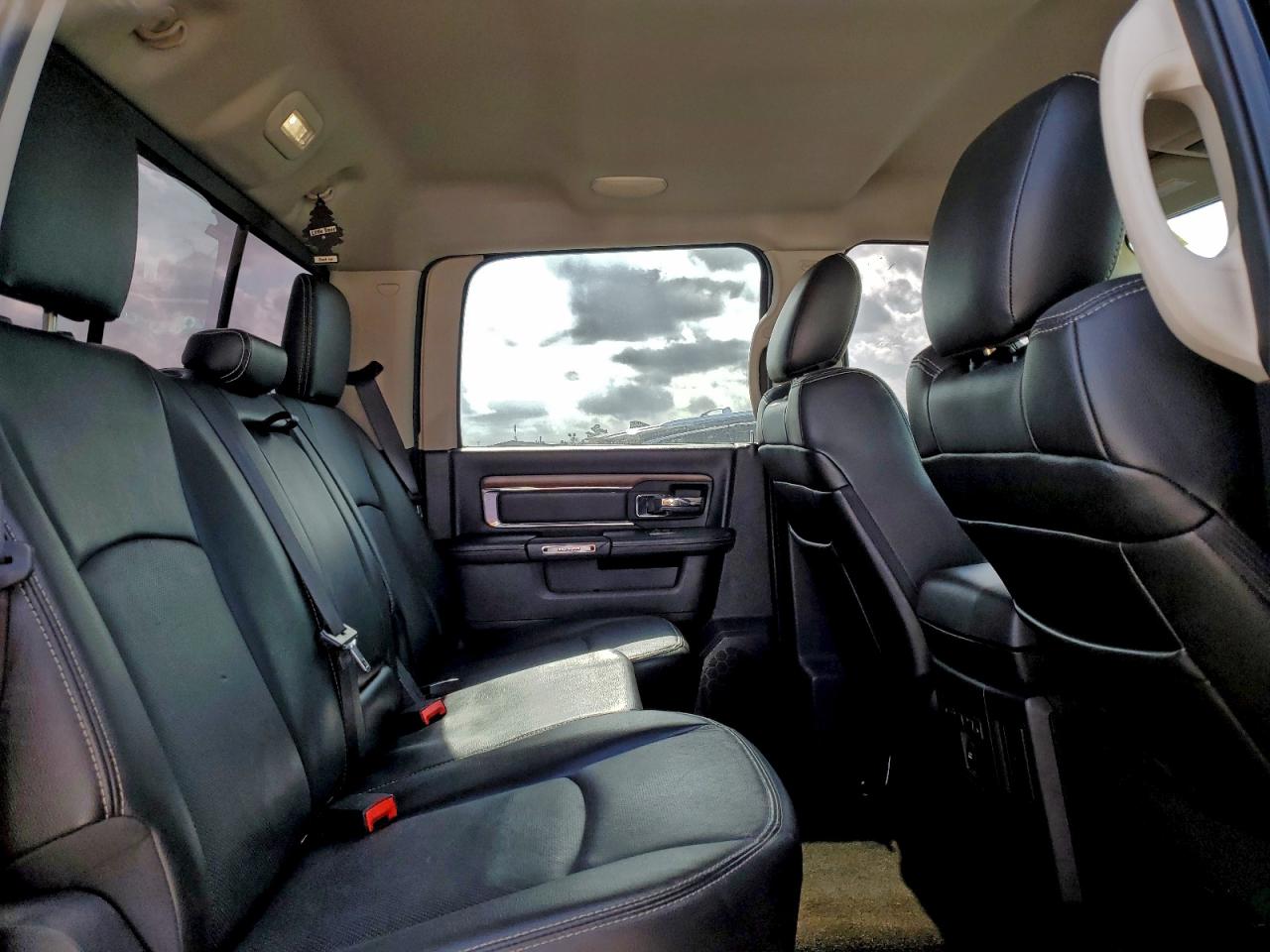 2015 Ram 1500 Laramie VIN: 1C6RR7VMXFS575471 Lot: 93920435