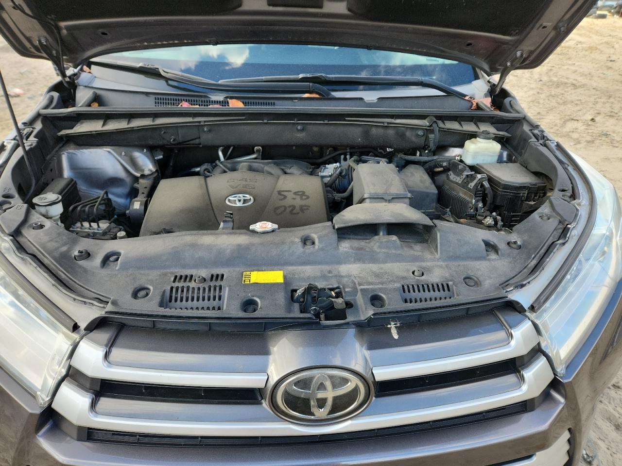 2017 Toyota Highlander Le VIN: 5TDBZRFH4HS468564 Lot: 93182705