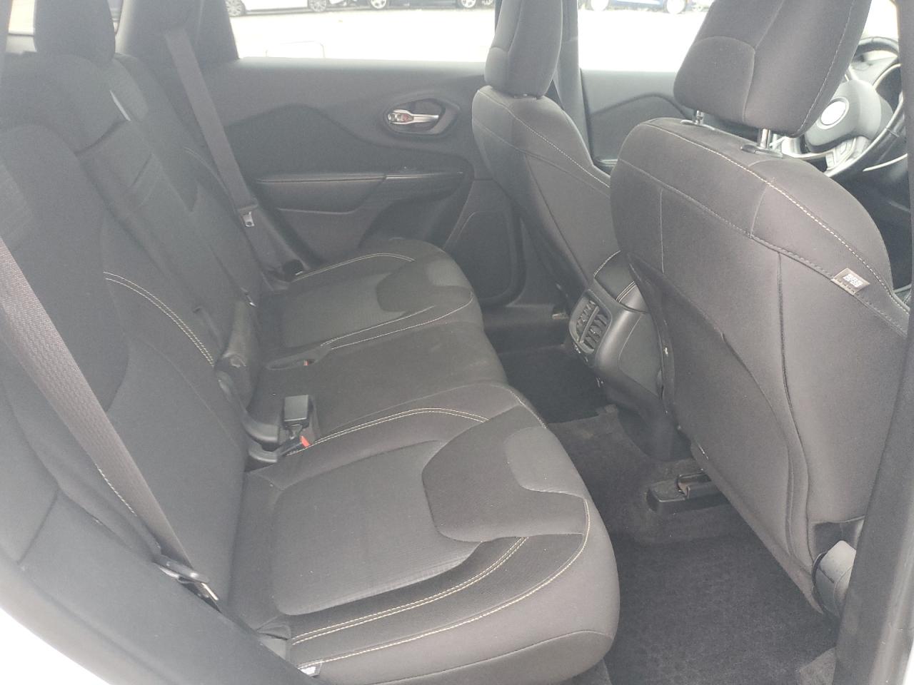 2015 Jeep Cherokee Latitude VIN: 1C4PJMCS7FW665774 Lot: 93677145