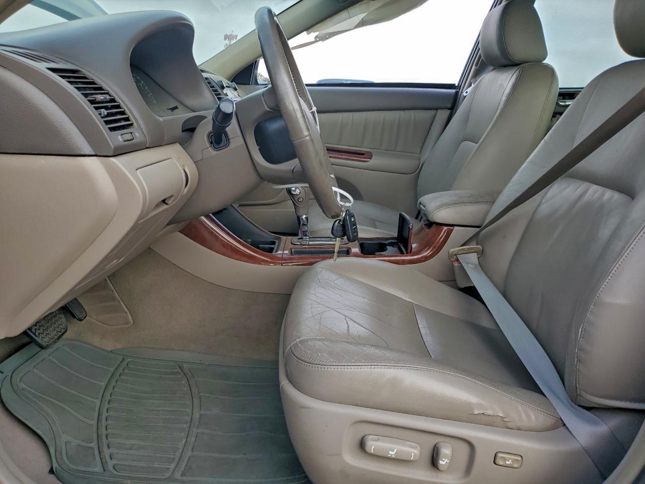 2004 Toyota Camry Le VIN: 4T1BE30K74U856404 Lot: 94689585