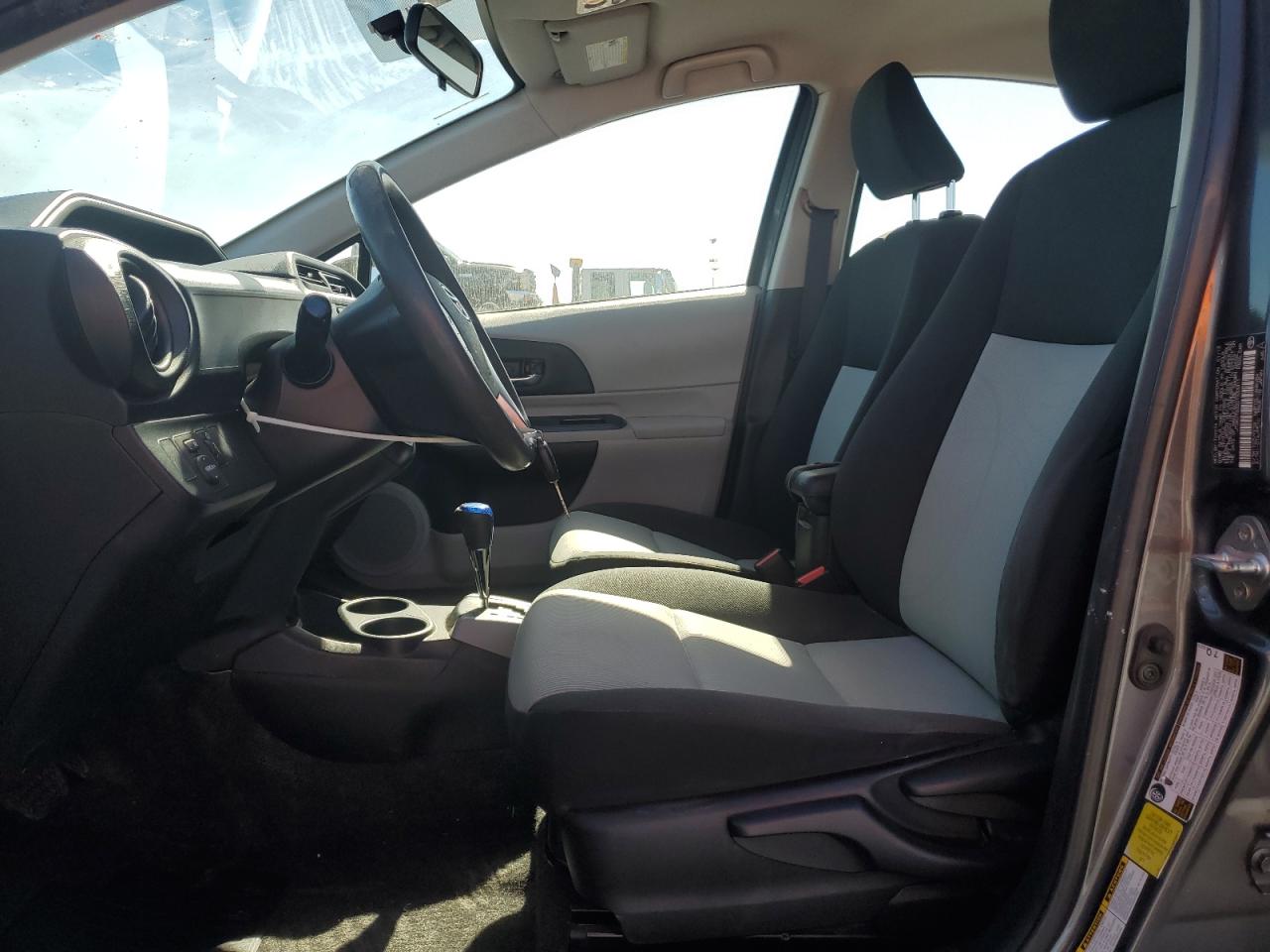 2013 Toyota Prius C VIN: JTDKDTB32D1533411 Lot: 92201735