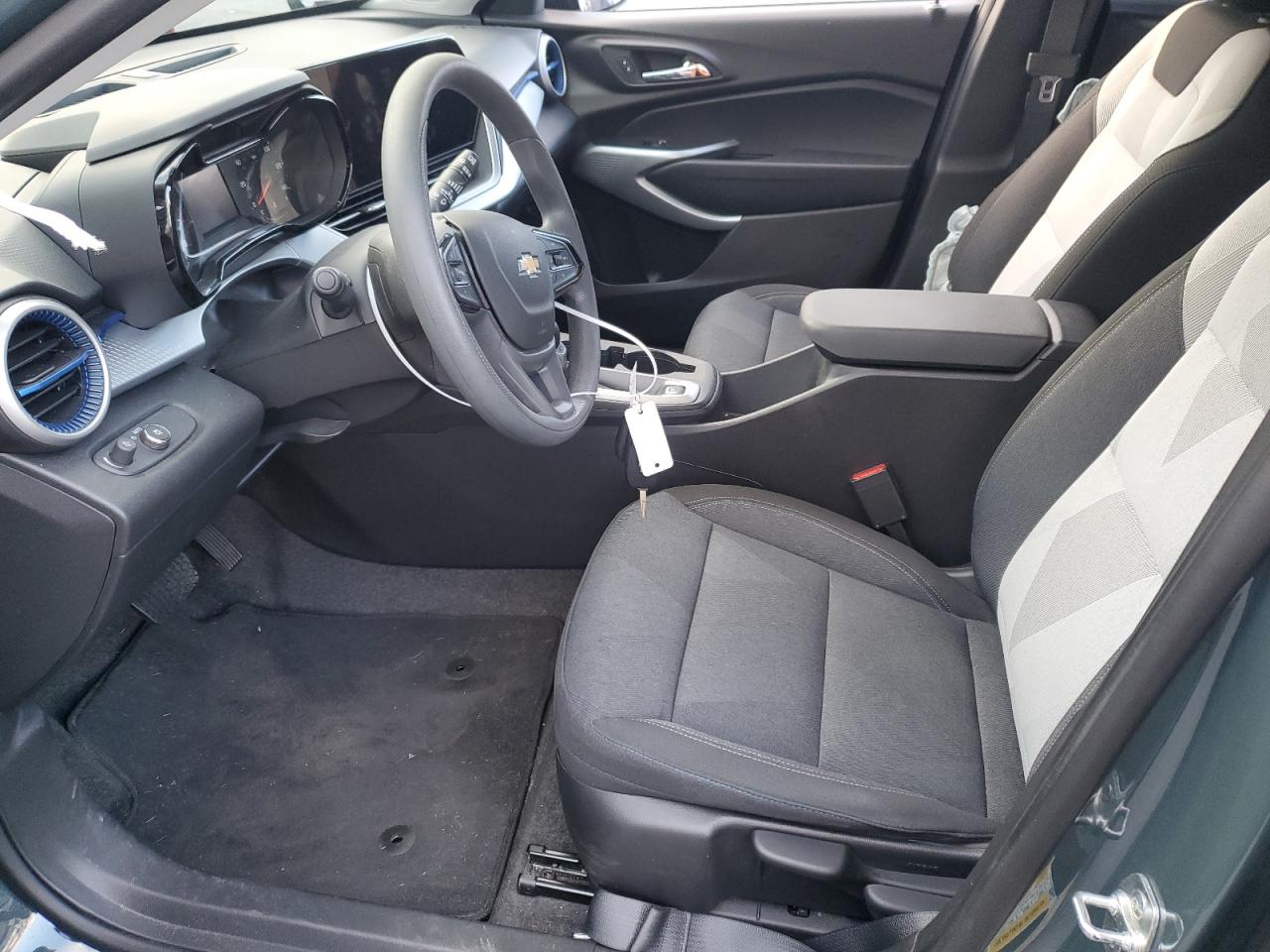 2025 Chevrolet Trax Ls VIN: KL77LFEP6SC094592 Lot: 92048905