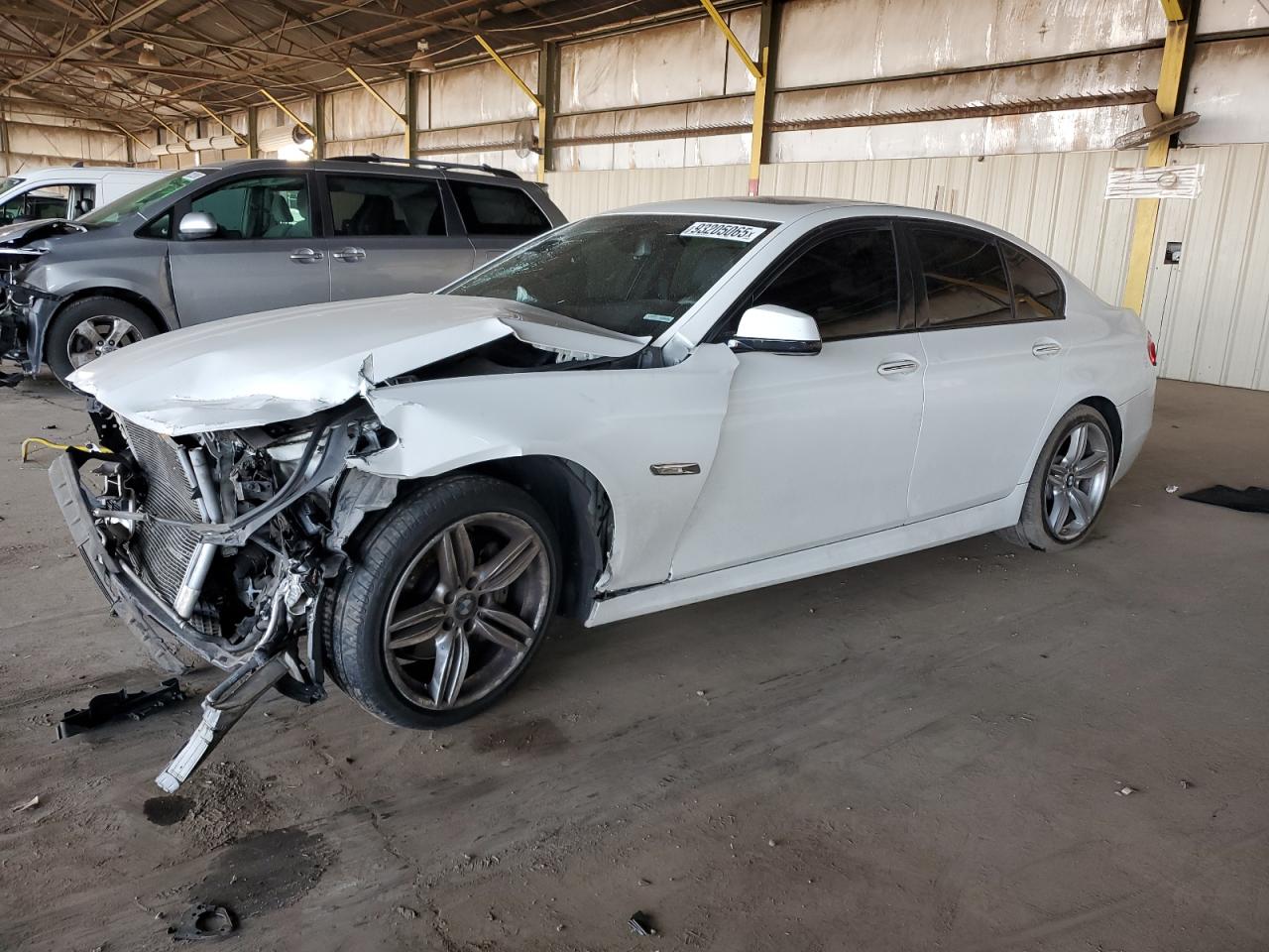 Фото: WBAFR7C57DC824966