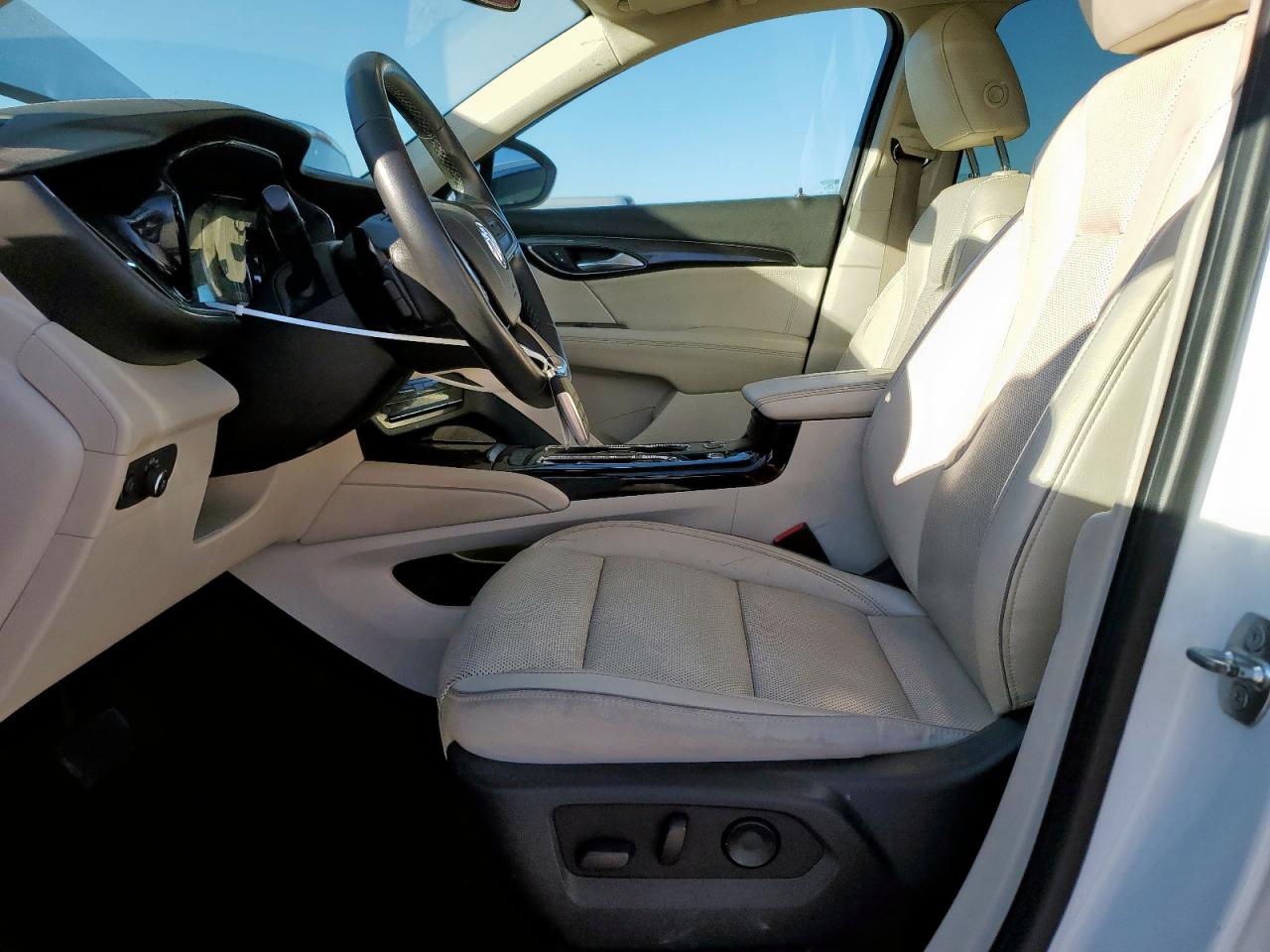 2021 Buick Envision Essence VIN: LRBFZNR4XMD104690 Lot: 92026155