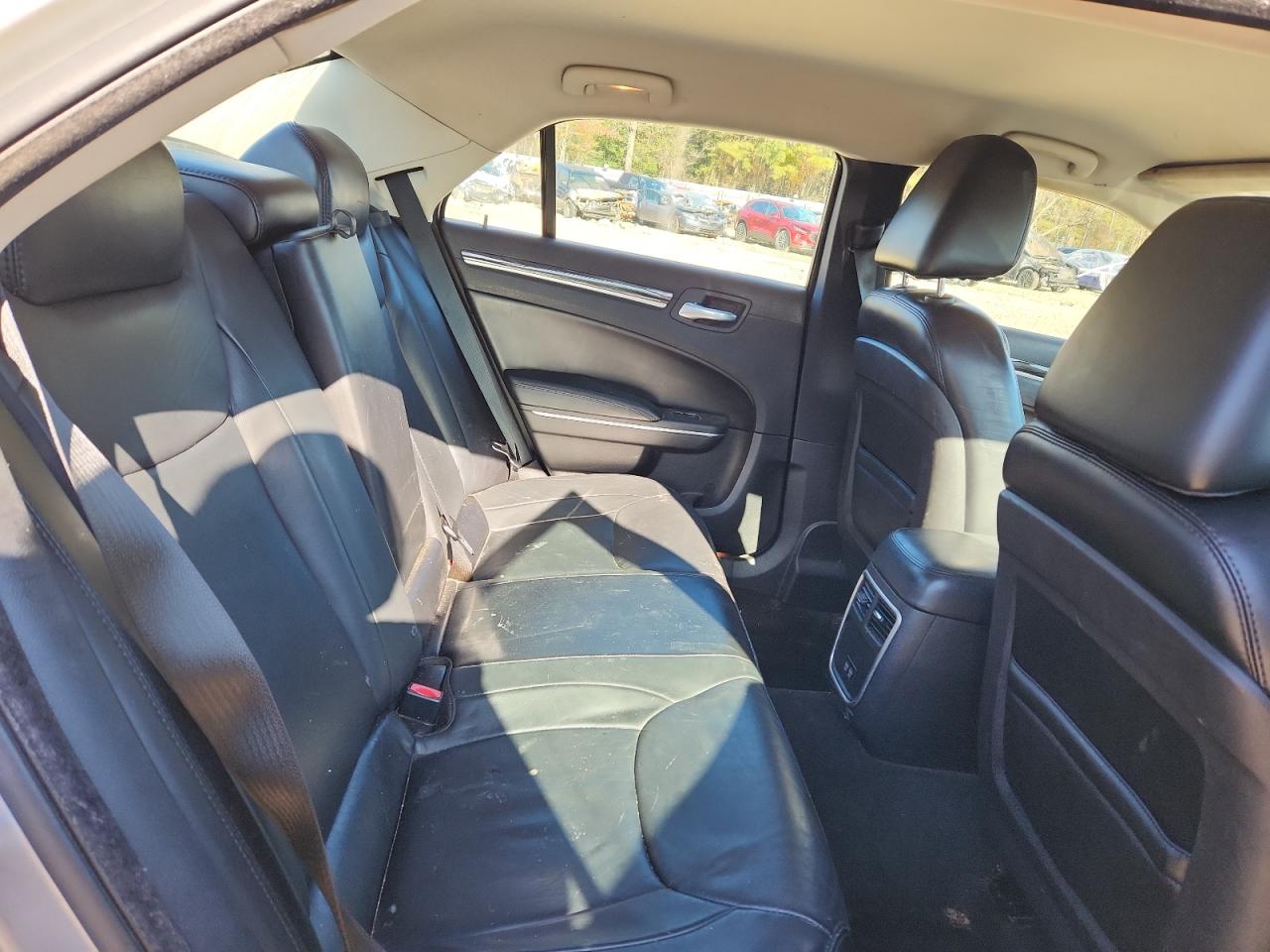 2015 Chrysler 300 Limited VIN: 2C3CCAAGXFH881885 Lot: 92362445