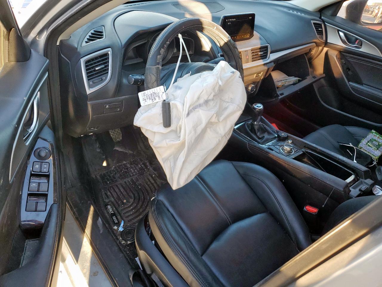 2018 Mazda 3 Touring VIN: 3MZBN1V30JM259215 Lot: 91826915