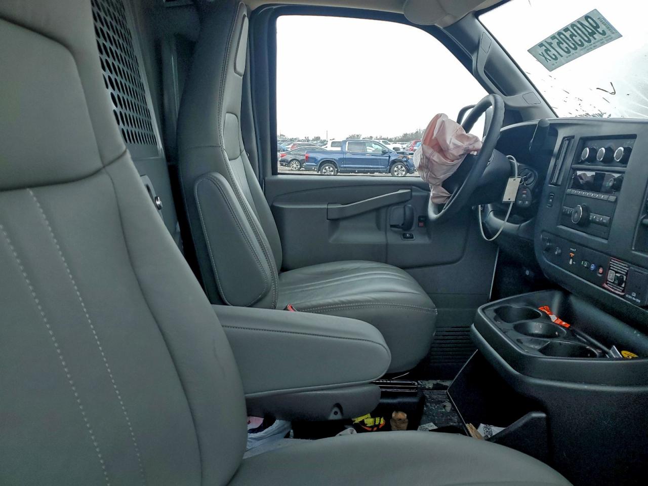 2025 Chevrolet Express G2500 VIN: 1GCWGAFP3S1176800 Lot: 94050515