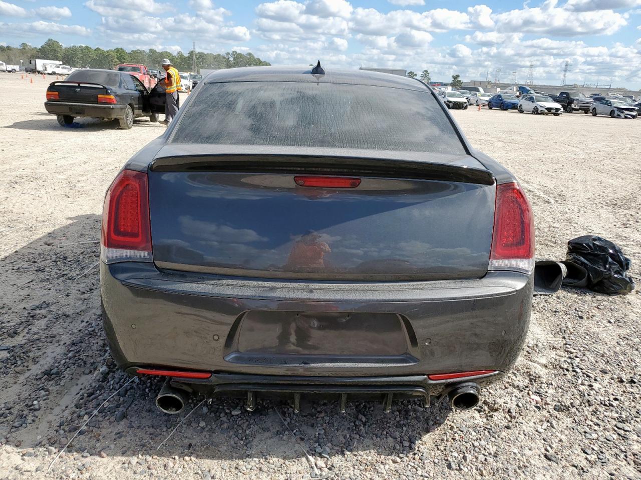 2018 Chrysler 300 S VIN: 2C3CCABG3JH244487 Lot: 92891265