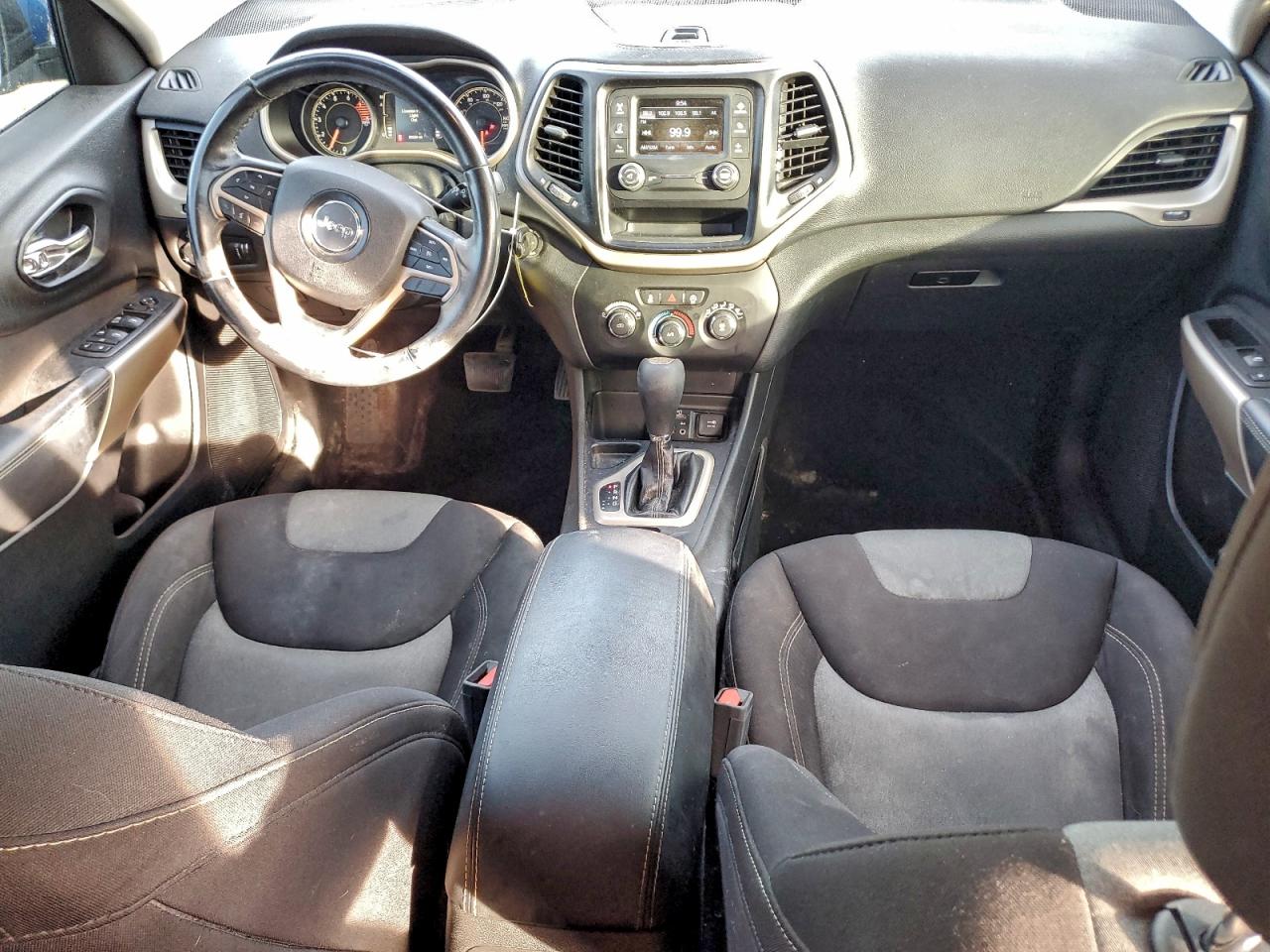 2018 Jeep Cherokee Latitude VIN: 1C4PJLCX5JD577557 Lot: 93675545