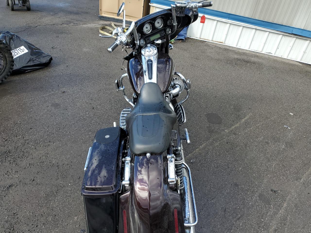 2011 Harley-Davidson Flhx VIN: 1HD1KB41XBB660811 Lot: 92623415