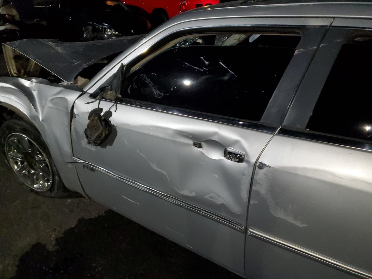 2010 Chrysler 300C VIN: 126165 Lot: 92141085