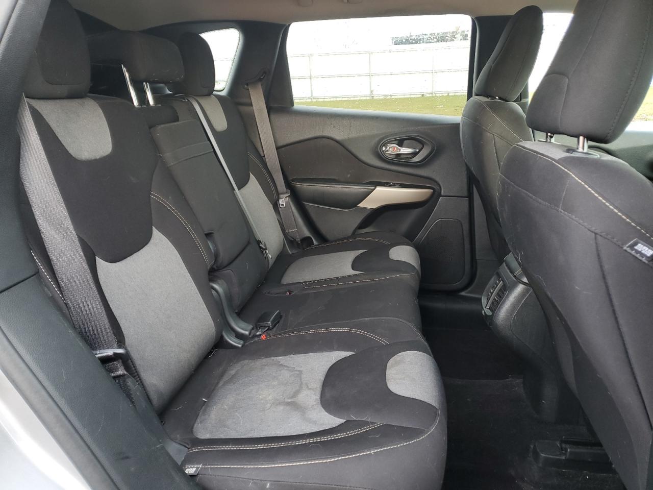 2018 Jeep Cherokee Latitude VIN: 1C4PJMCX3JD614949 Lot: 93633615