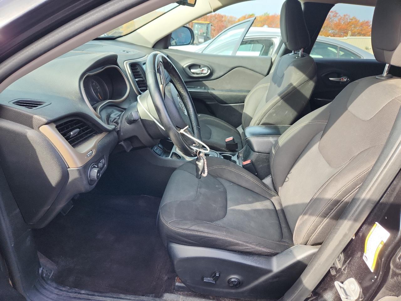 2016 Jeep Cherokee Latitude VIN: 1C4PJLCB8GW273379 Lot: 91087515