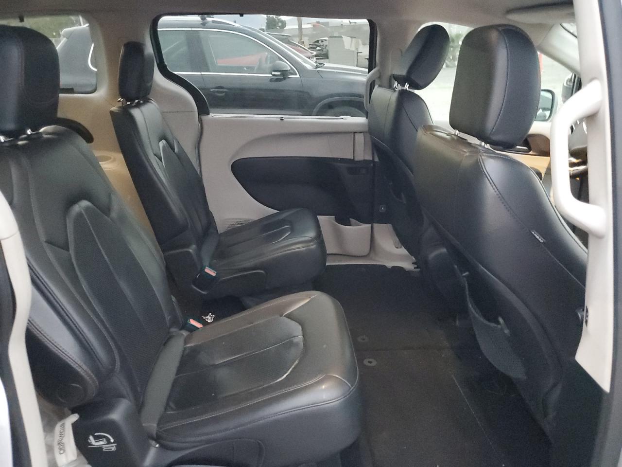 2018 Chrysler Pacifica Touring L VIN: 2C4RC1BG5JR321991 Lot: 92948635