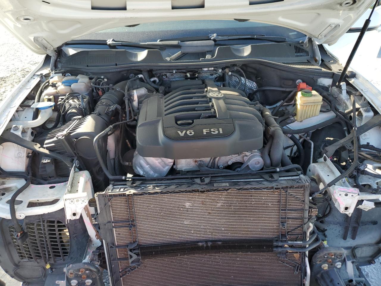 2016 Volkswagen Touareg Sport VIN: WVGEF9BP4GD010628 Lot: 91236355