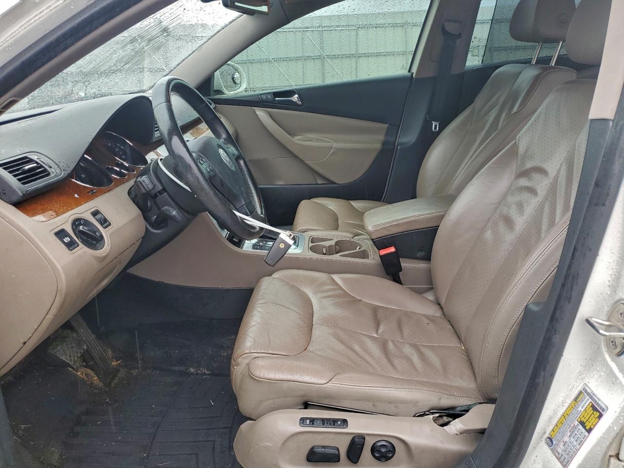 2008 Volkswagen Passat Lux VIN: WVWEK73C28E085811 Lot: 93903735