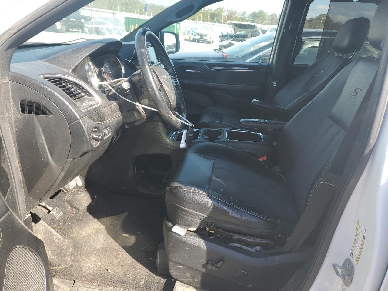 2014 Chrysler Town & Country S VIN: 2C4RC1HG5ER408433 Lot: 92936265