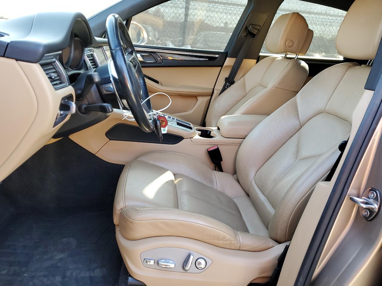 2017 Porsche Macan VIN: WP1AA2A50HLB08943 Lot: 92034355