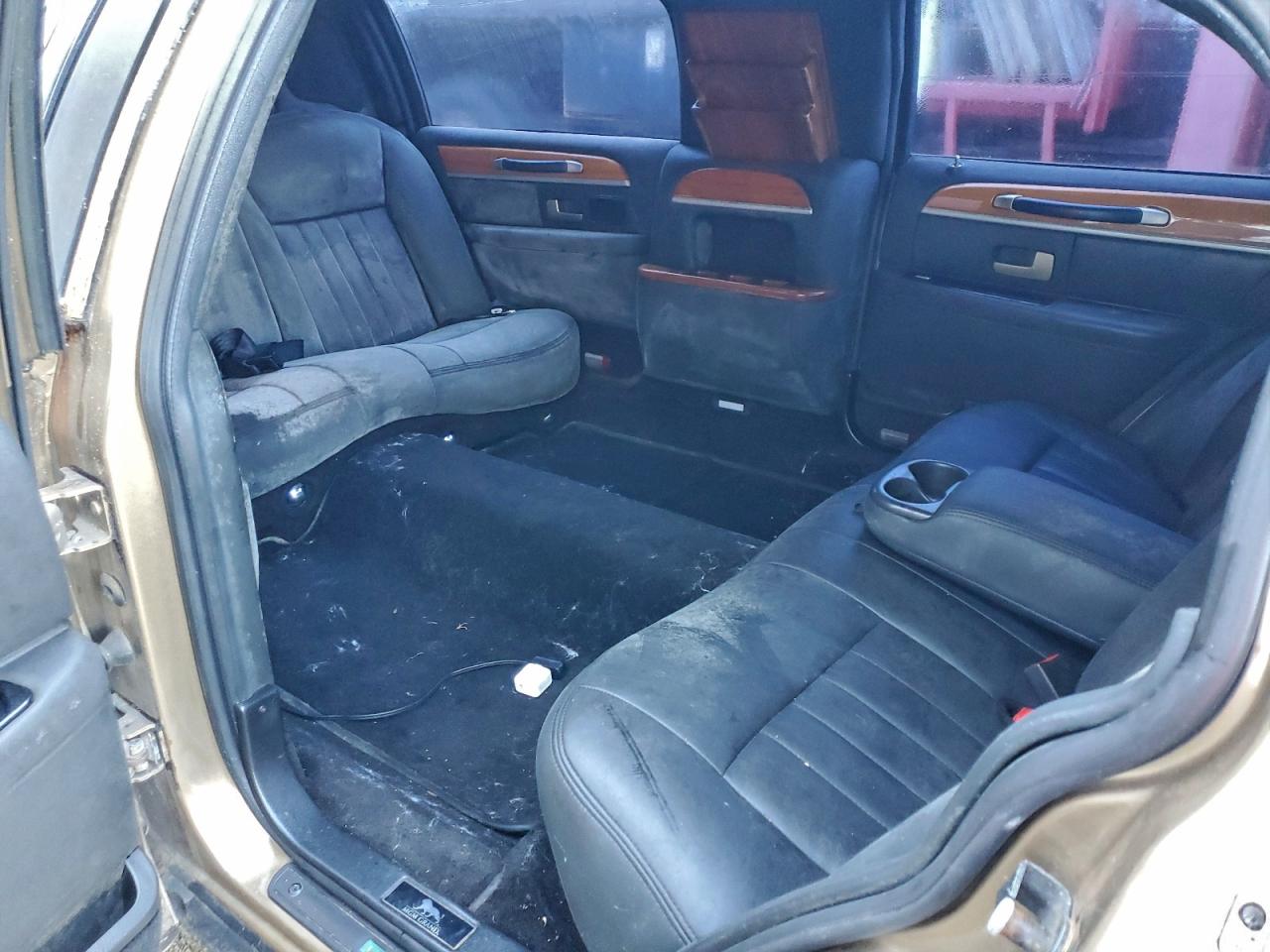 2011 Lincoln Town Car Executive VIN: 1L1FM88W67Y614291 Lot: 94065975