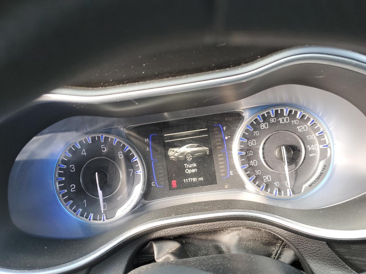 2015 Chrysler 200 Limited VIN: 1C3CCCAB8FN570897 Lot: 92725445