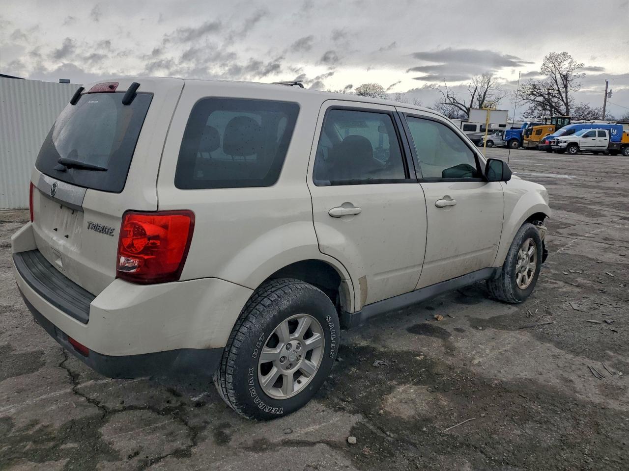 2011 Mazda Tribute I VIN: 4F2CY0C76BKM04927 Lot: 93953985