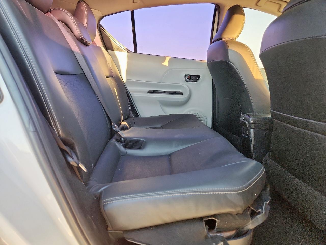 2013 Toyota Prius C VIN: JTDKDTB38D1057374 Lot: 93111585