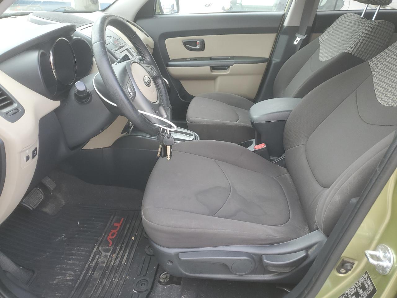 2010 Kia Soul + VIN: KNDJT2A26A7177085 Lot: 93312635