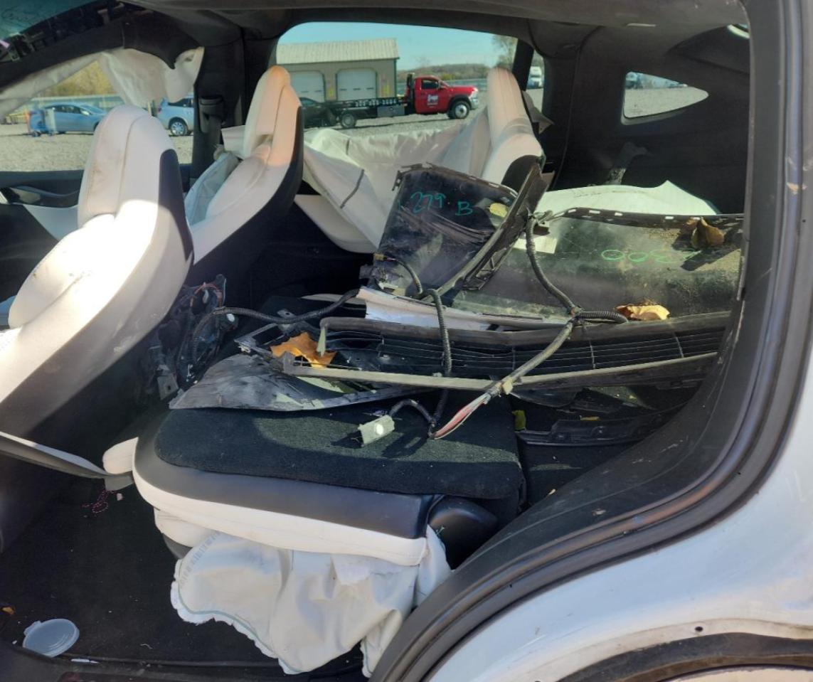 2018 Tesla Model X VIN: 5YJXCDE21JF101882 Lot: 92104005