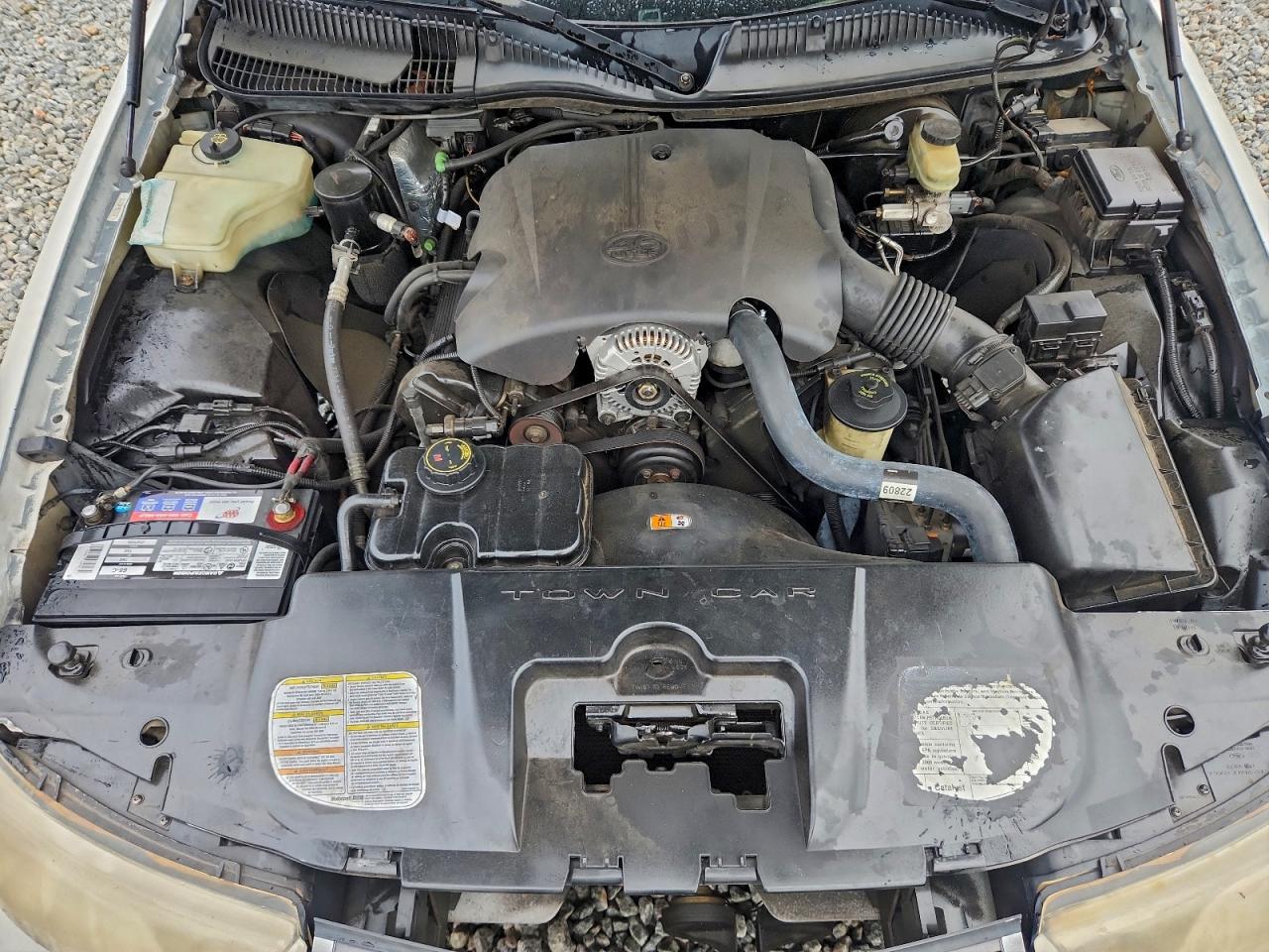 2000 Lincoln Town Car Signature VIN: 1LNHM82W5YY864154 Lot: 93235825