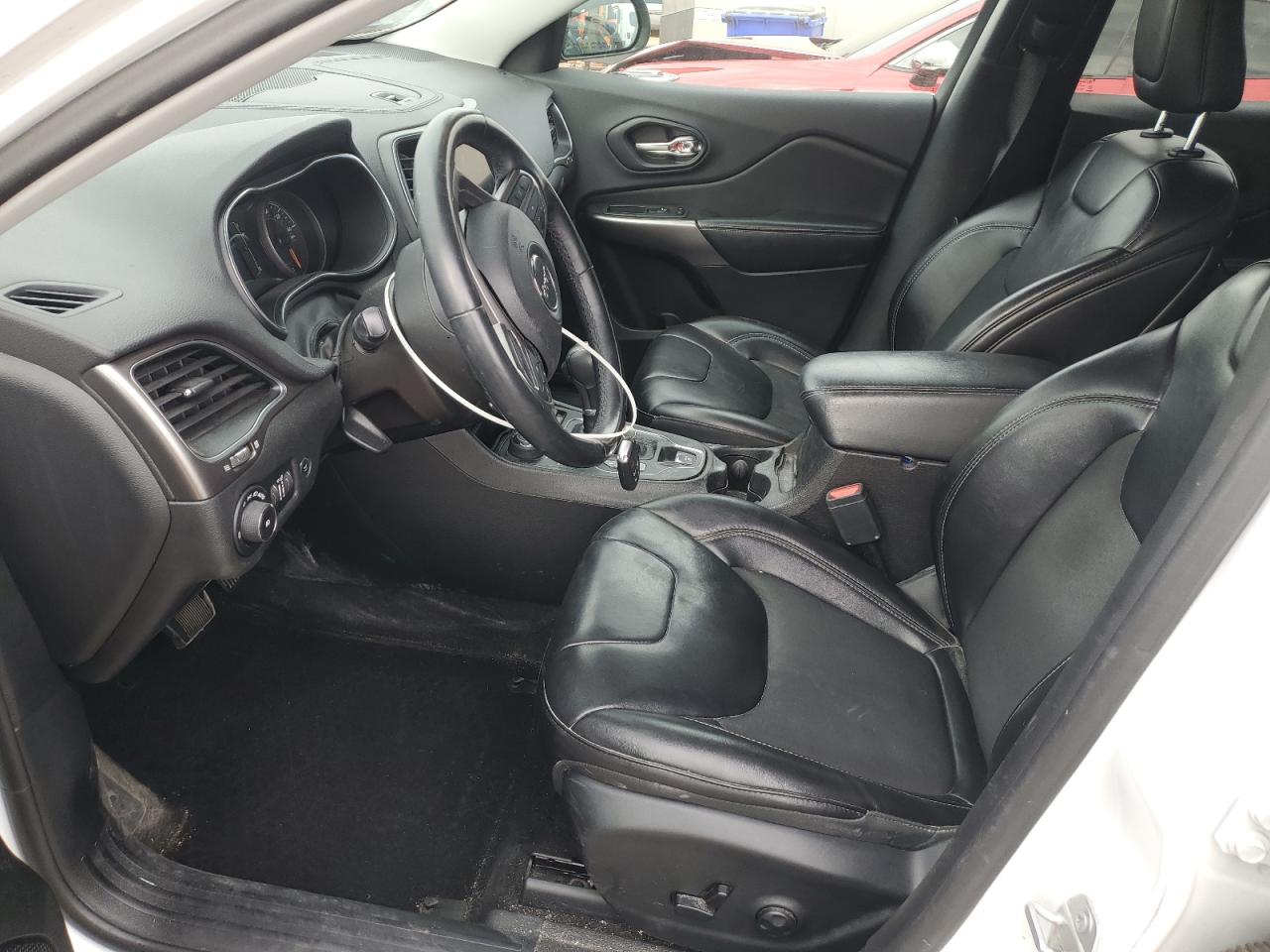 2019 Jeep Cherokee Latitude Plus VIN: 1C4PJMLB6KD402116 Lot: 92861555