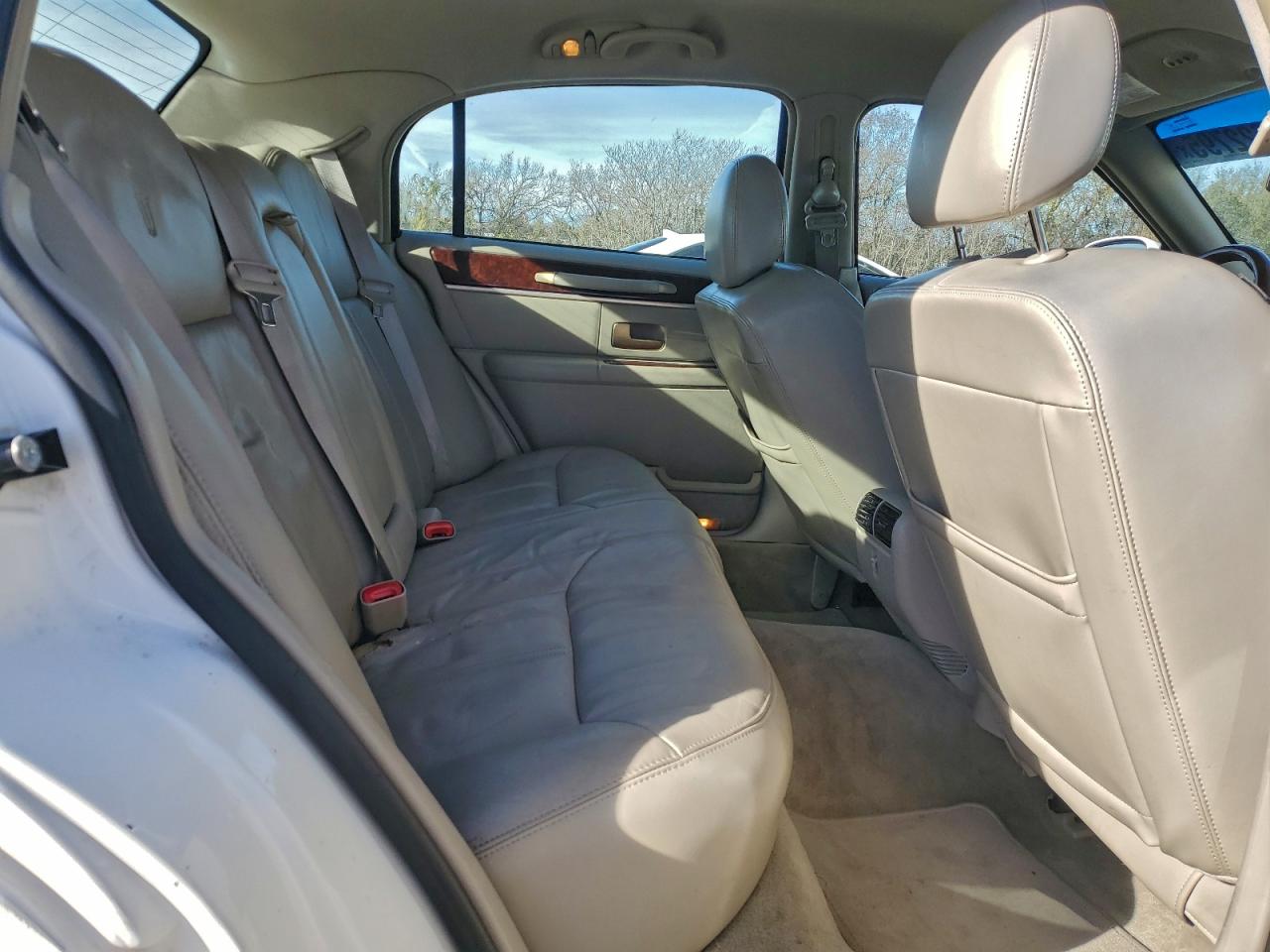 2010 Lincoln Town Car Signature Limited VIN: 2LNBL8CV7AX615603 Lot: 92622795