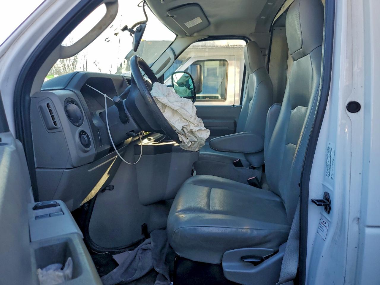 2018 Ford Econoline E350 Super Duty Cutaway Van VIN: 1FDWE3F69JDC38251 Lot: 91231215