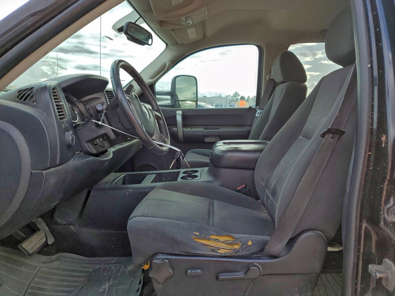 2008 Chevrolet Silverado C2500 Heavy Duty VIN: 1GCHC23698F105781 Lot: 94409105