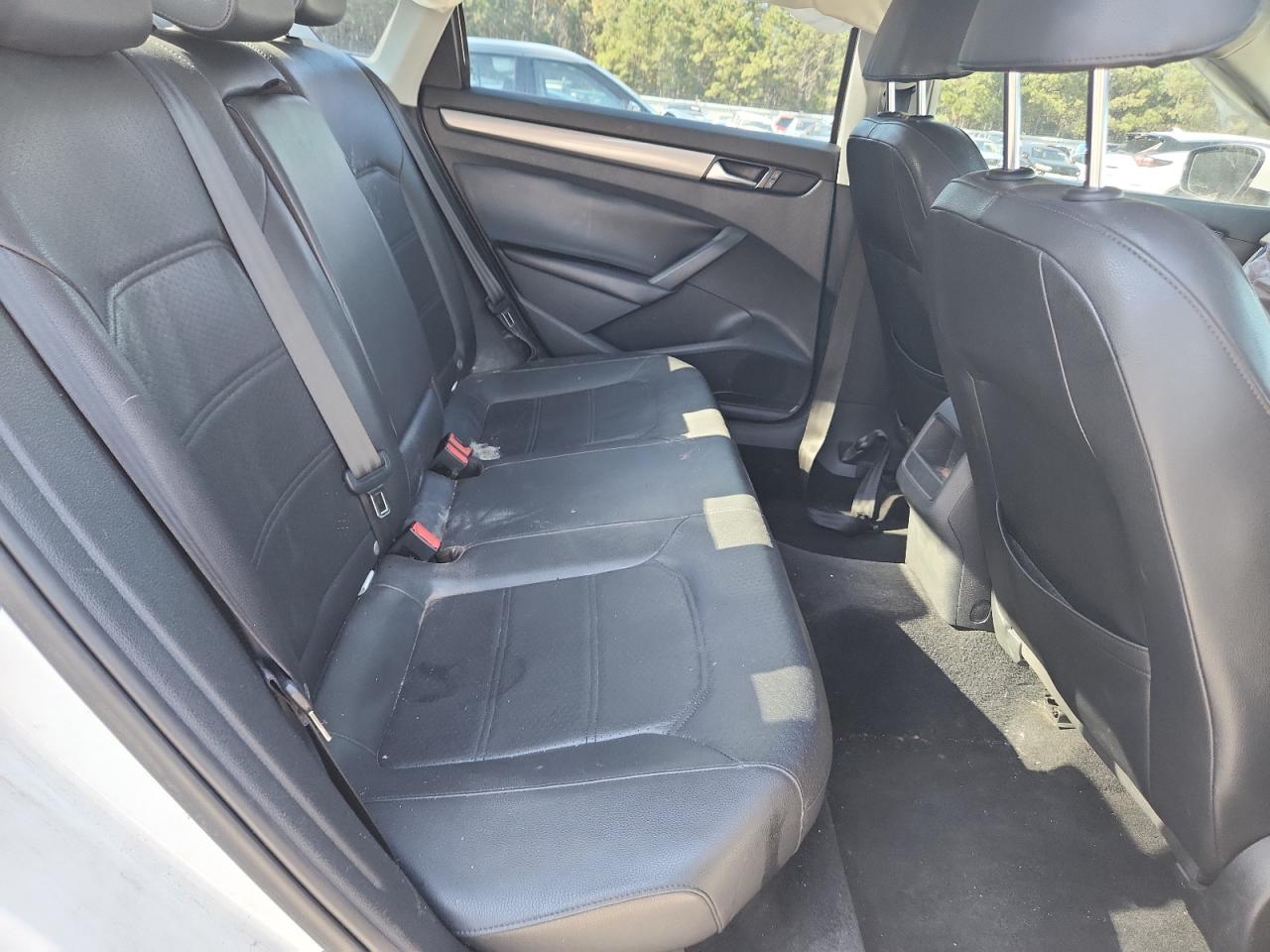 2014 Volkswagen Passat S VIN: 1VWAT7A33EC111979 Lot: 92721965