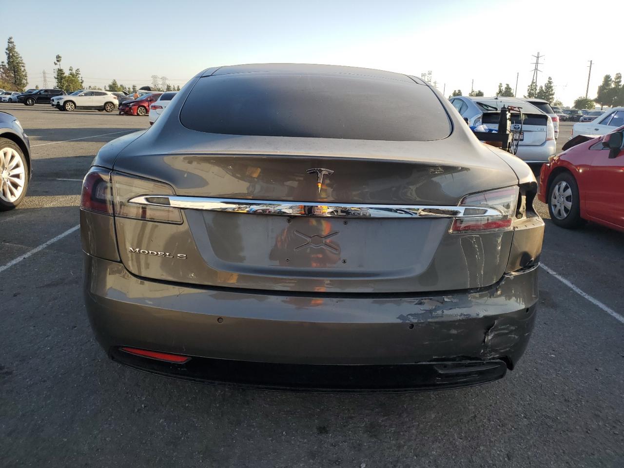 2016 Tesla Model S VIN: 5YJSA1E18GF152715 Lot: 90947915