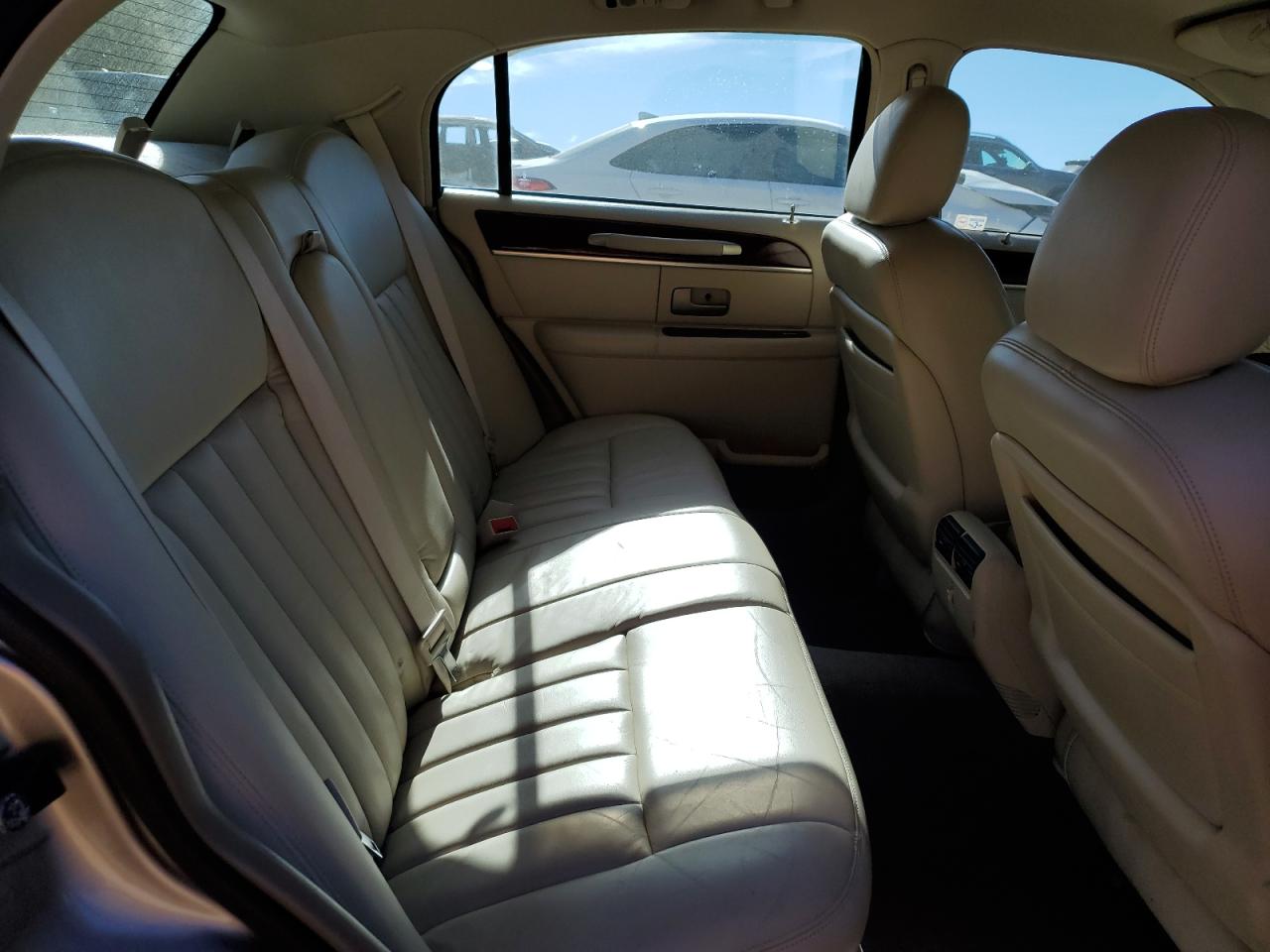 2003 Lincoln Town Car Signature VIN: 1LNHM82W83Y619504 Lot: 92893885