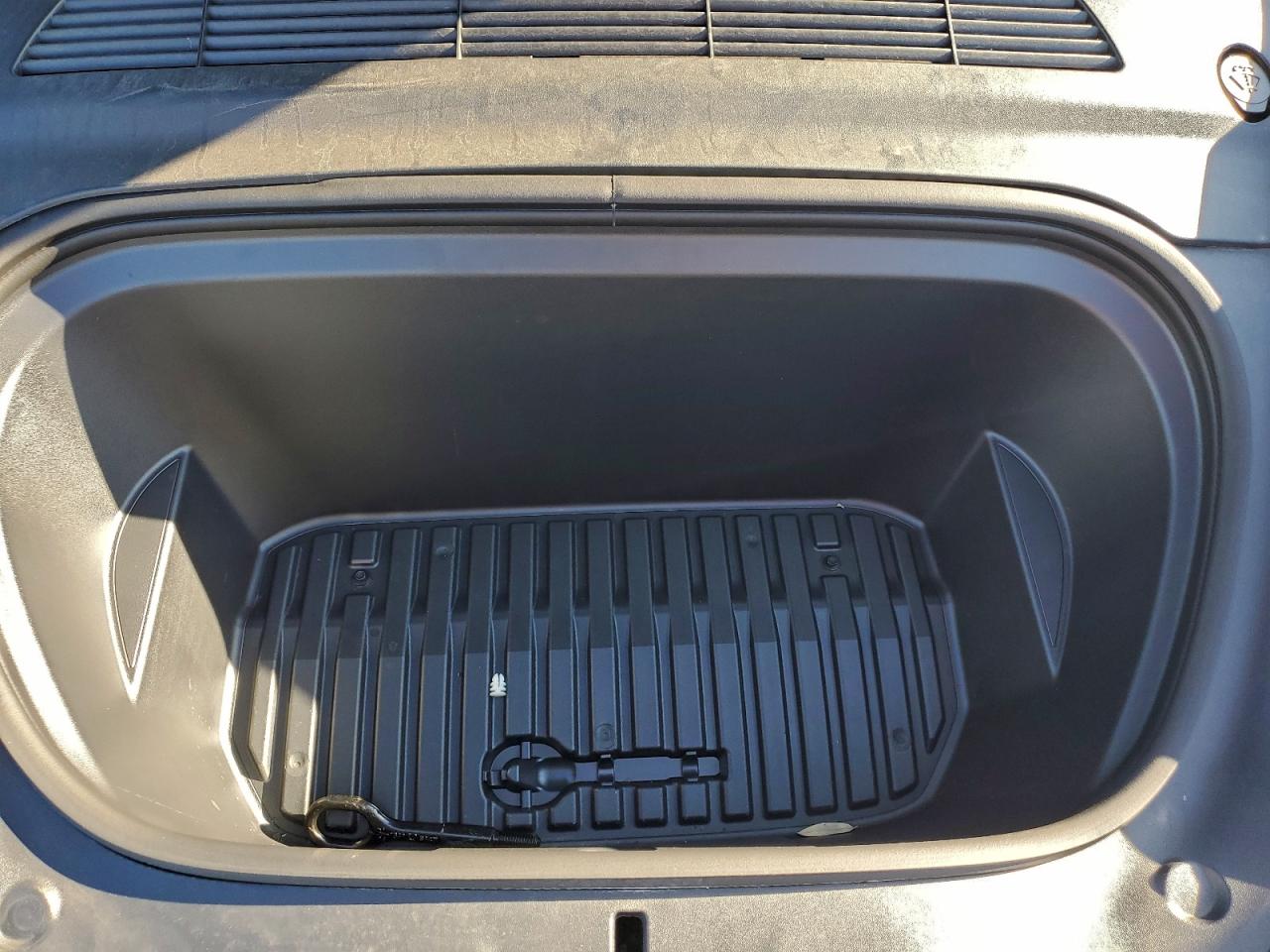 2025 Tesla Model Y VIN: 7SAYGDED4SF317448 Lot: 94309405