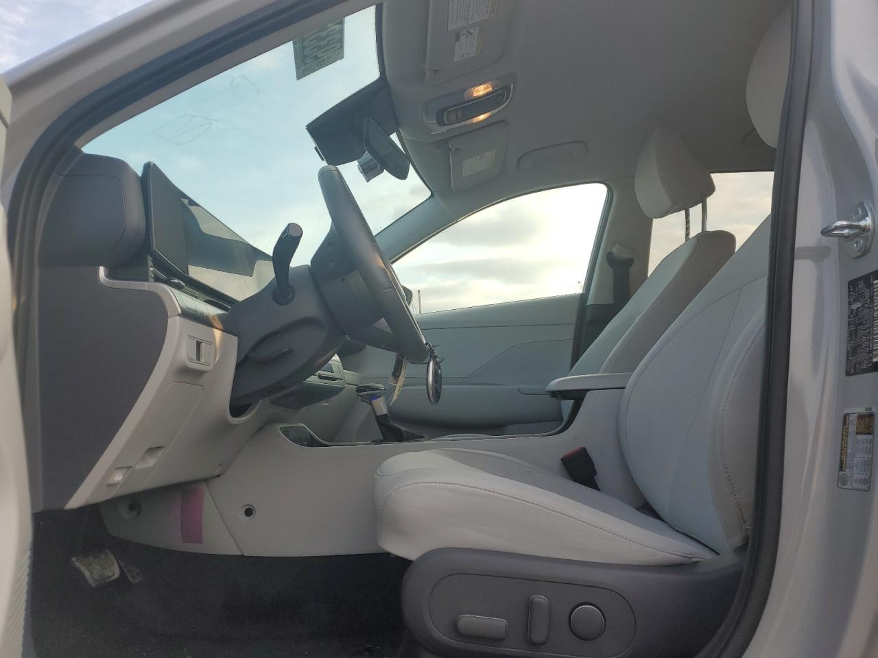 2025 Hyundai Kona Sel VIN: KM8HBCAB7SU338470 Lot: 93324975